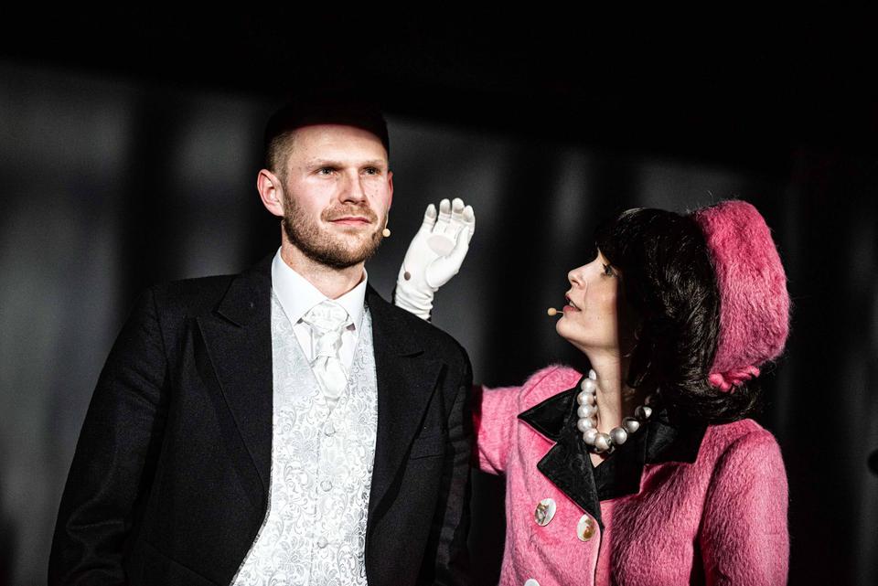 Zdjęcie z premiery spektaklu Klątwa rodziny Kennedych