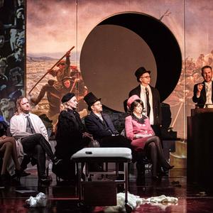 Zdjęcie z premiery spektaklu Klątwa rodziny Kennedych