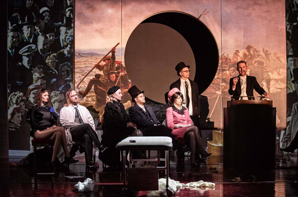 Zdjęcie z premiery spektaklu Klątwa rodziny Kennedych